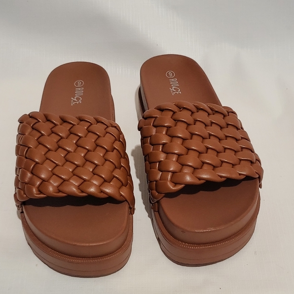 2/$20 Platform tan sandals size 9 - Picture 5 of 5